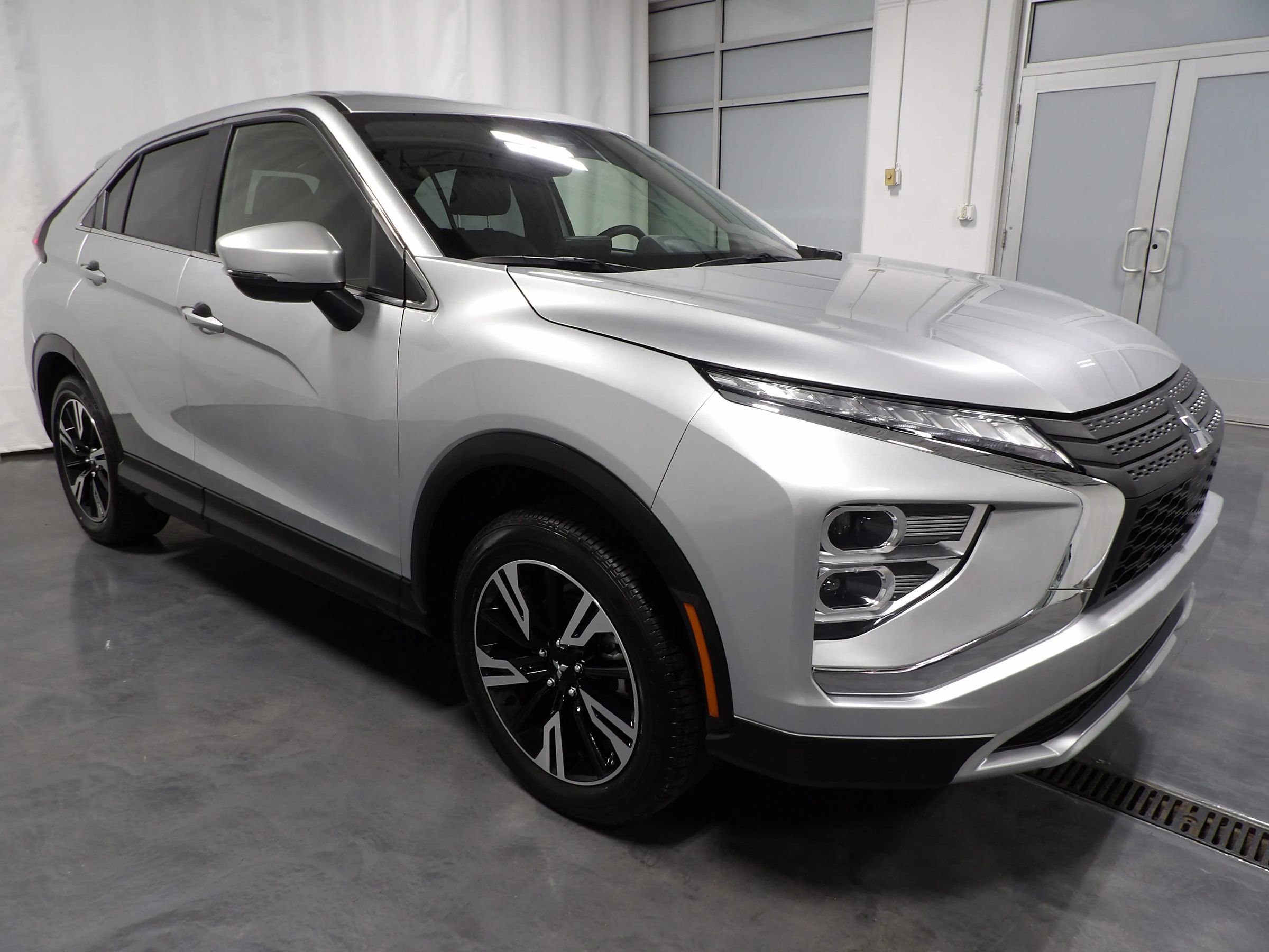 Used 2025 Mitsubishi Eclipse Cross SE image 2