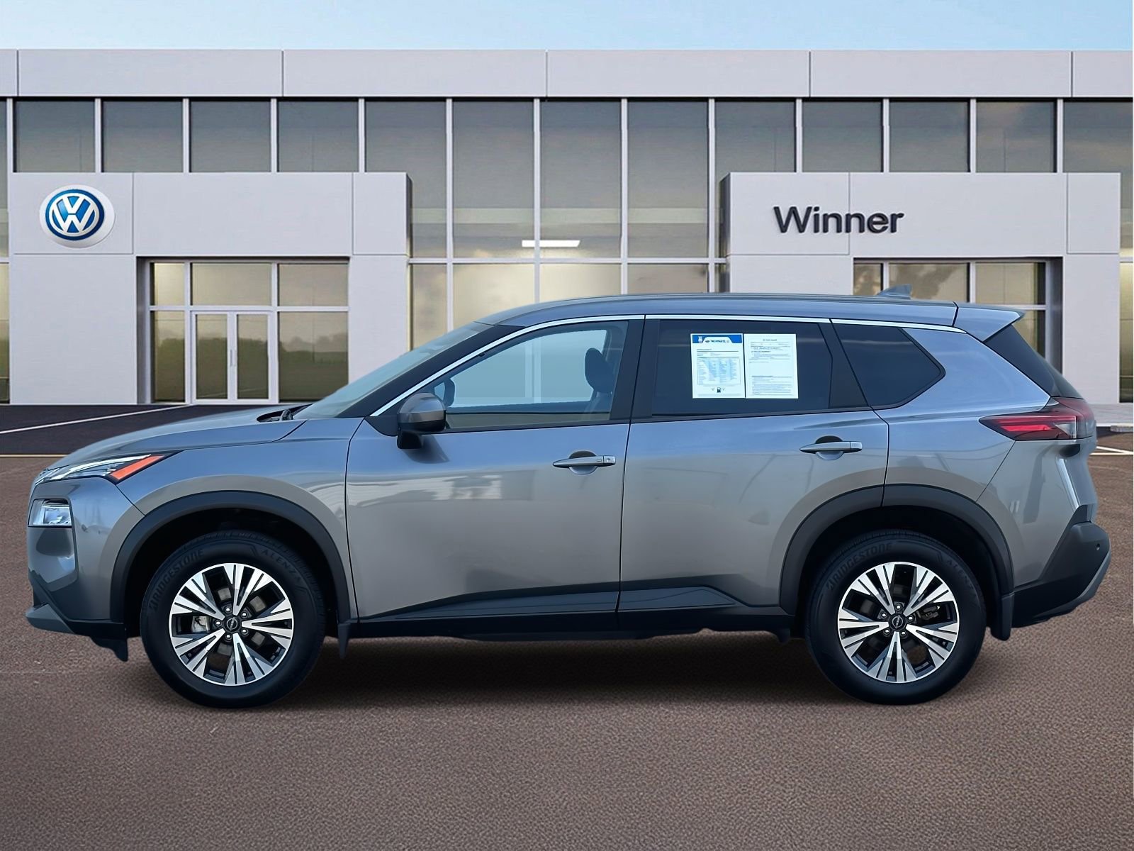 Used 2023 Nissan Rogue SV image 2