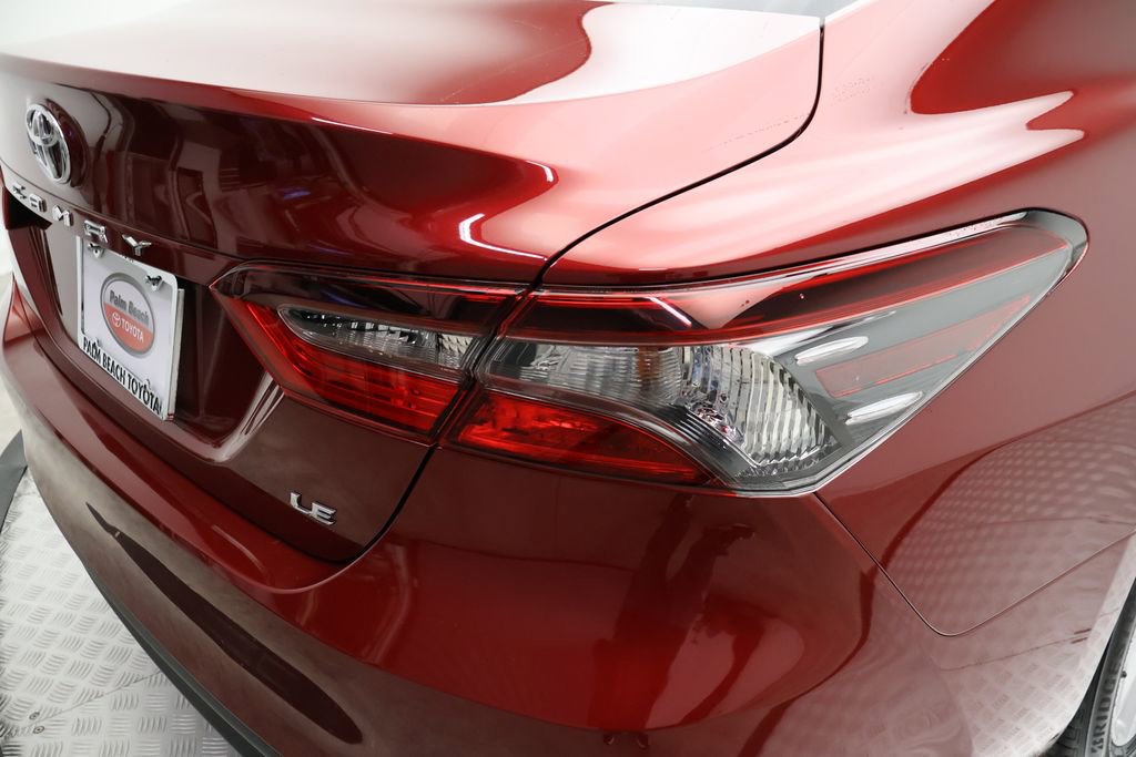 Used 2022 Toyota Camry LE image 9