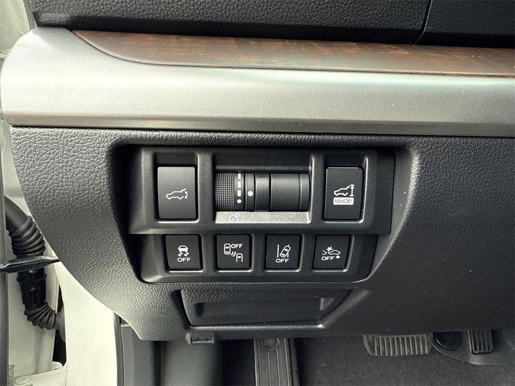 Used 2018 Subaru Outback 3.6R Limited image 24