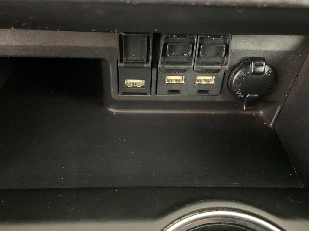 Used 2021 Toyota Highlander LE image 21