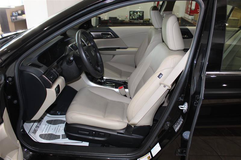 Used 2017 Honda Accord Touring image 25