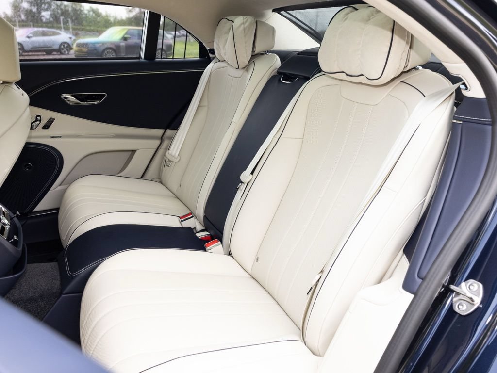 Used 2024 Bentley Flying Spur V8 AWD/4WD image 58