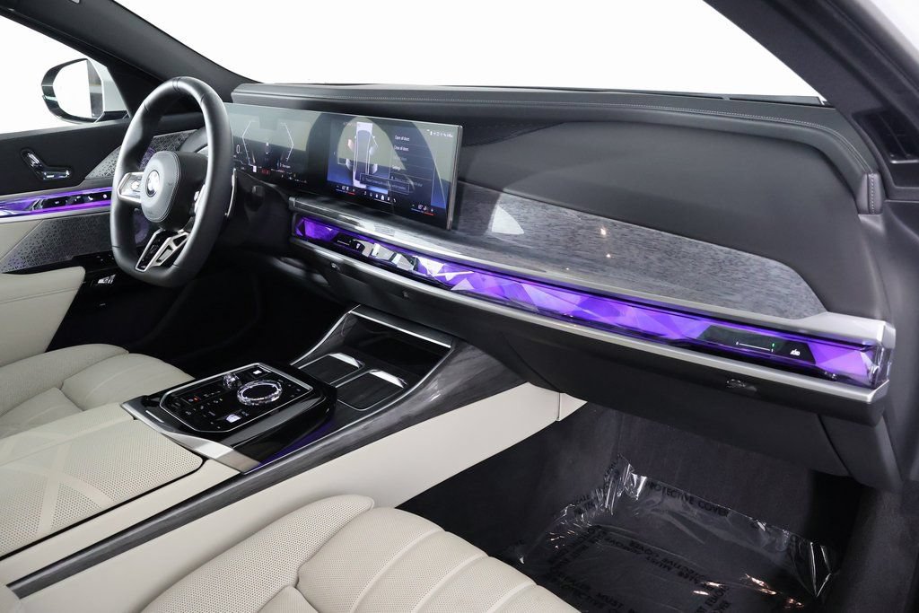 Certified 2025 BMW 760i xDrive w/ Executive Package AWD/4WD image 9