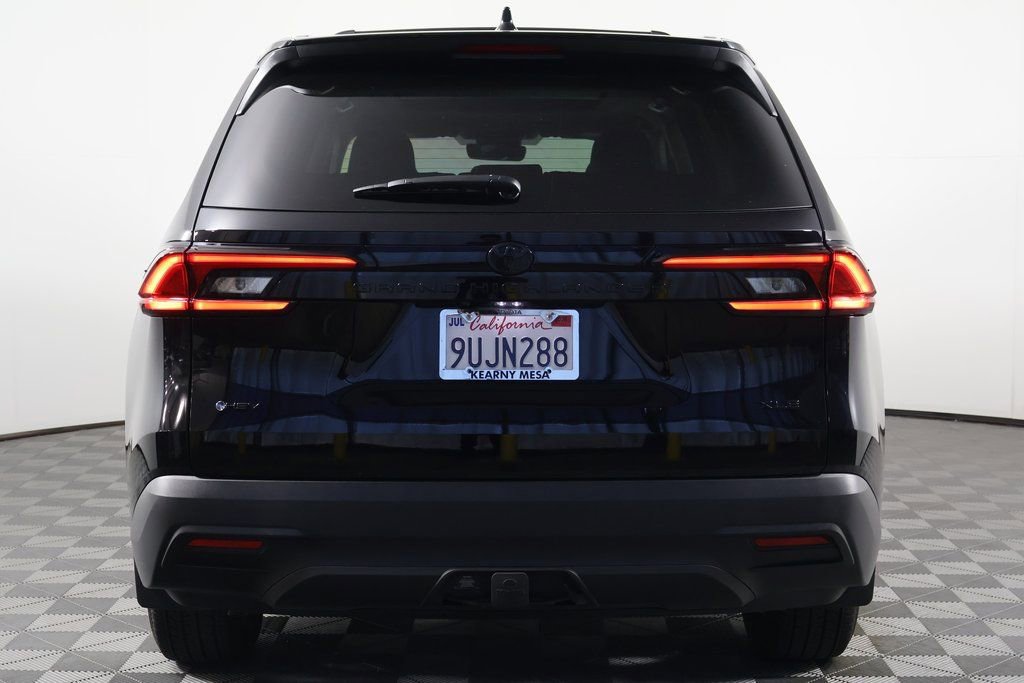 Used 2025 Toyota Grand Highlander XLE FWD image 5