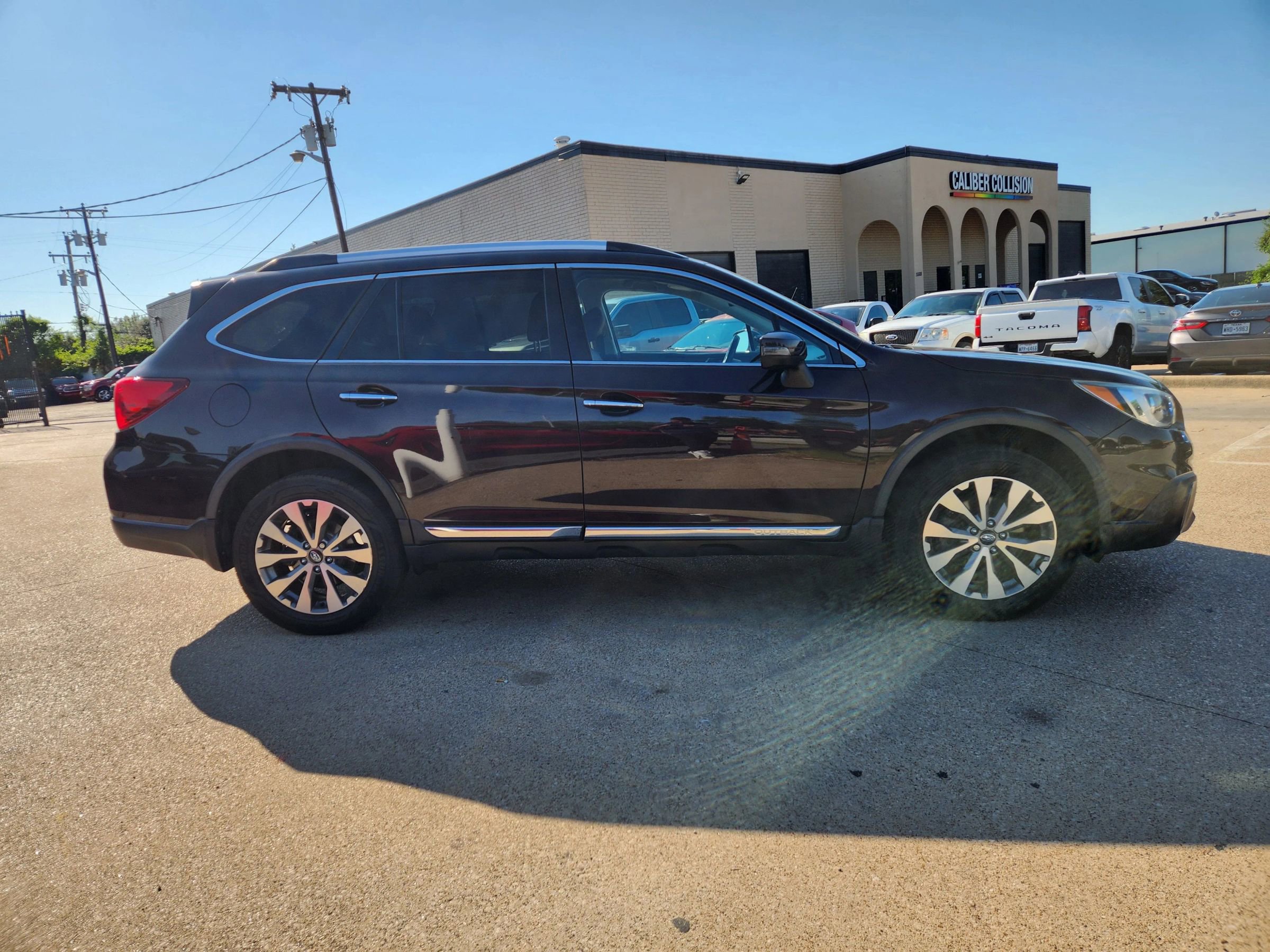 Used 2017 Subaru Outback 2.5i Touring AWD/4WD image 6