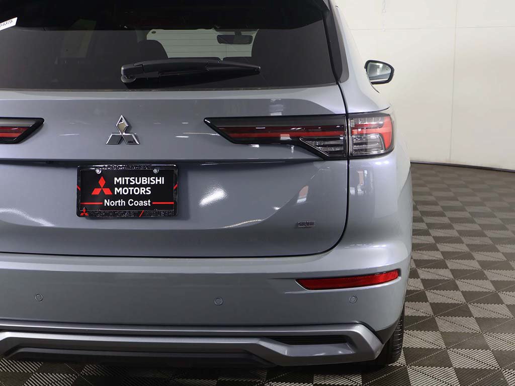 New 2026 Mitsubishi Outlander SE FWD image 17