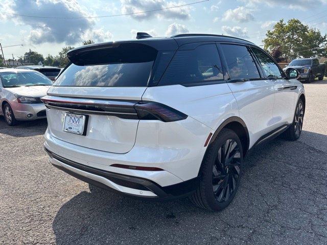 New 2026 Lincoln Nautilus Reserve w/ Jet Appearance Package AWD/4WD image 8