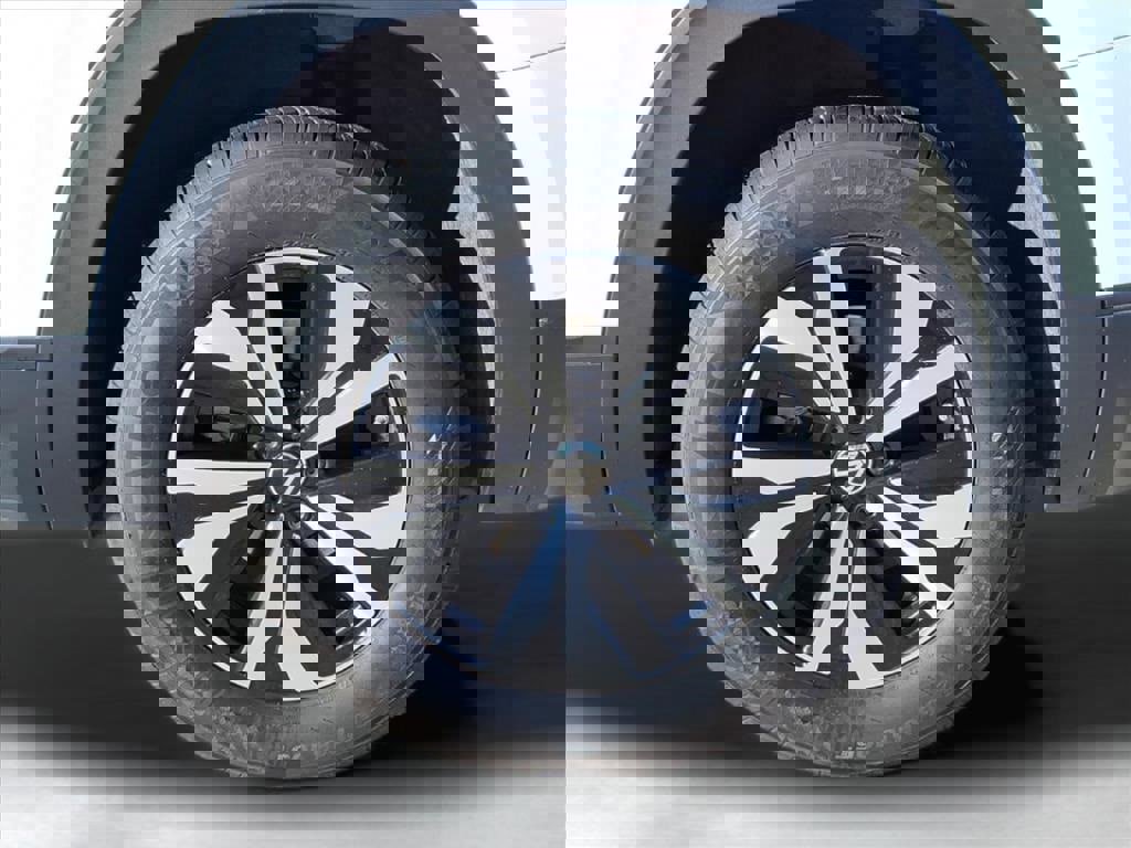 Used 2024 Volkswagen Atlas SE image 3