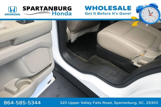 Used 2015 Ford Explorer Limited w/ Equipment Group 302A AWD/4WD image 17