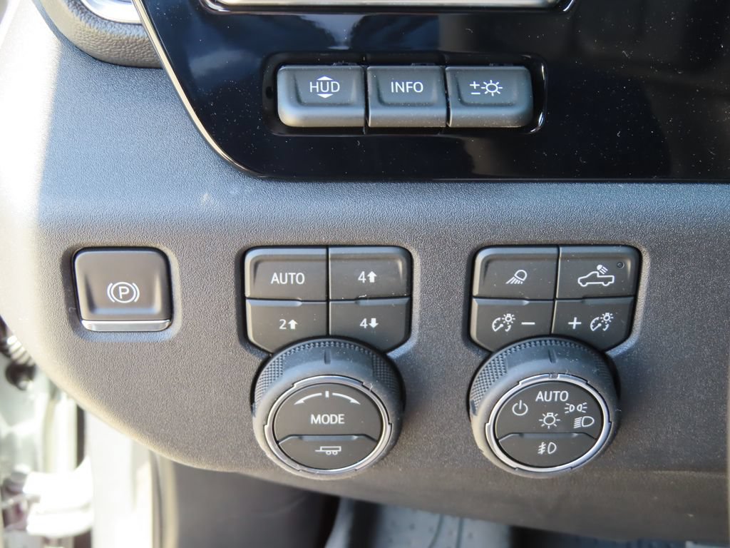 New 2026 Chevrolet Silverado 1500 High Country AWD/4WD image 16