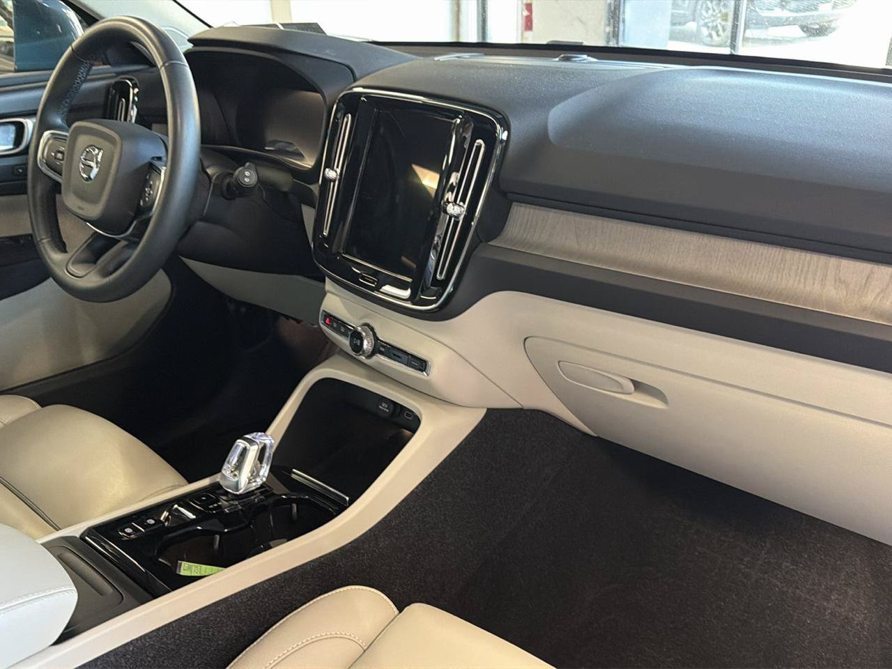 Used 2023 Volvo XC40 B5 Plus w/ Driver Assist Package AWD/4WD image 27