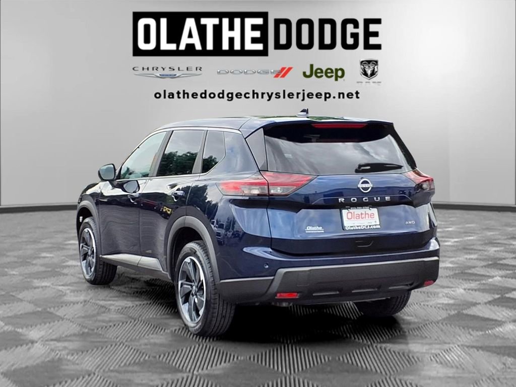 Used 2025 Nissan Rogue SV AWD/4WD image 3
