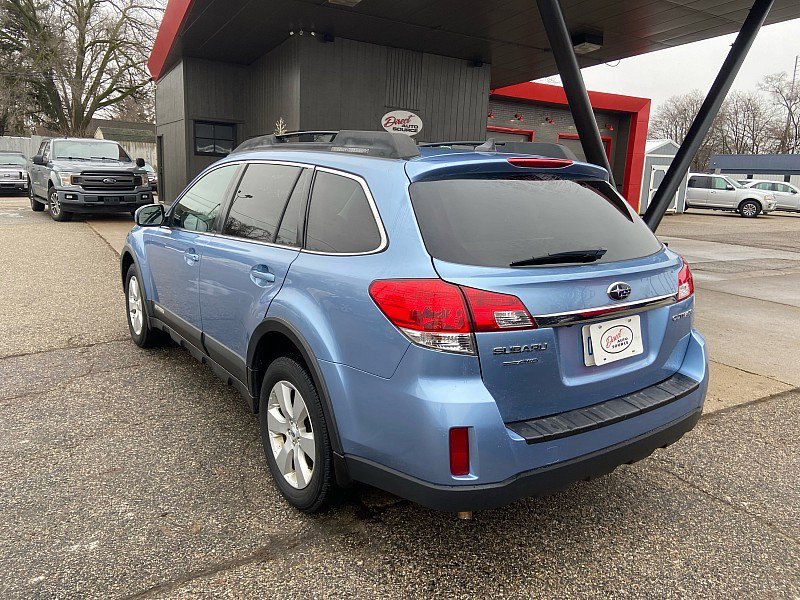 Used 2011 Subaru Outback 2.5i Limited w/ PWR Moonroof Pkg image 2