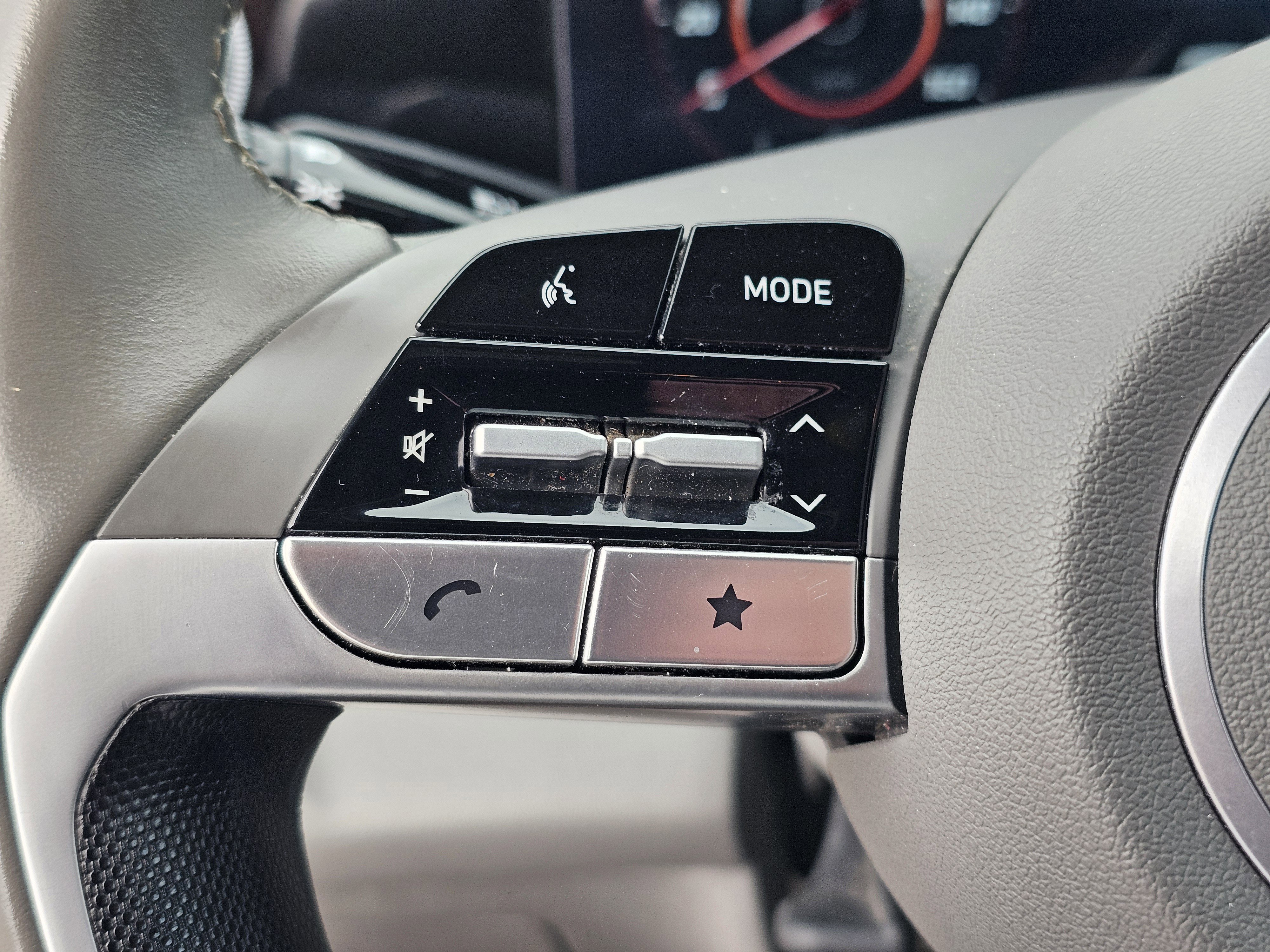 Used 2025 Hyundai Elantra SEL image 19