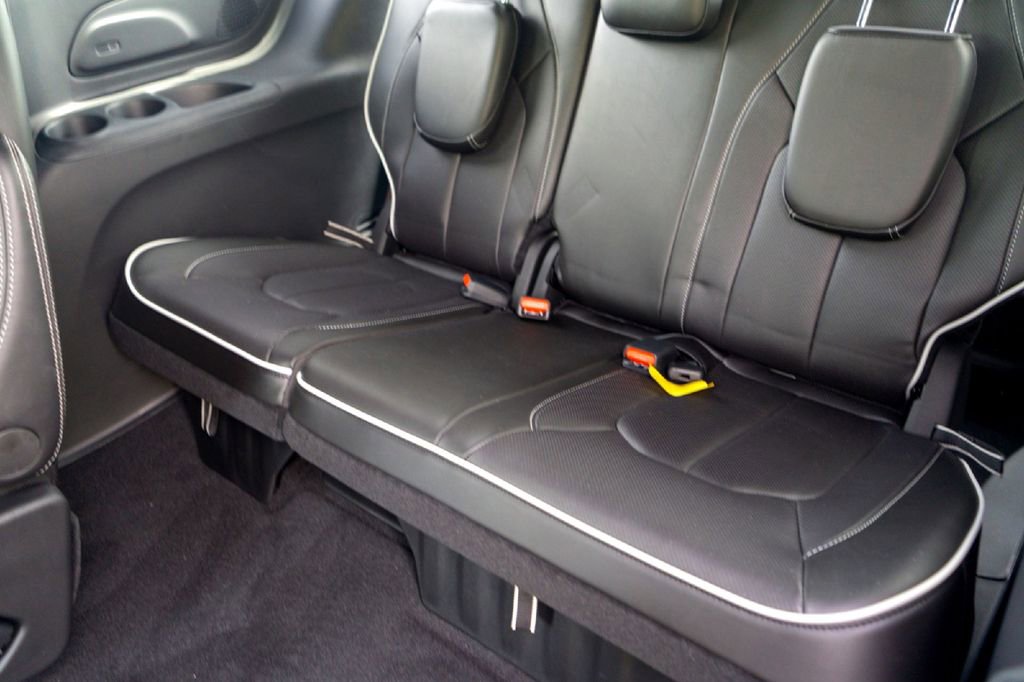 New 2026 Chrysler Pacifica Limited FWD image 26