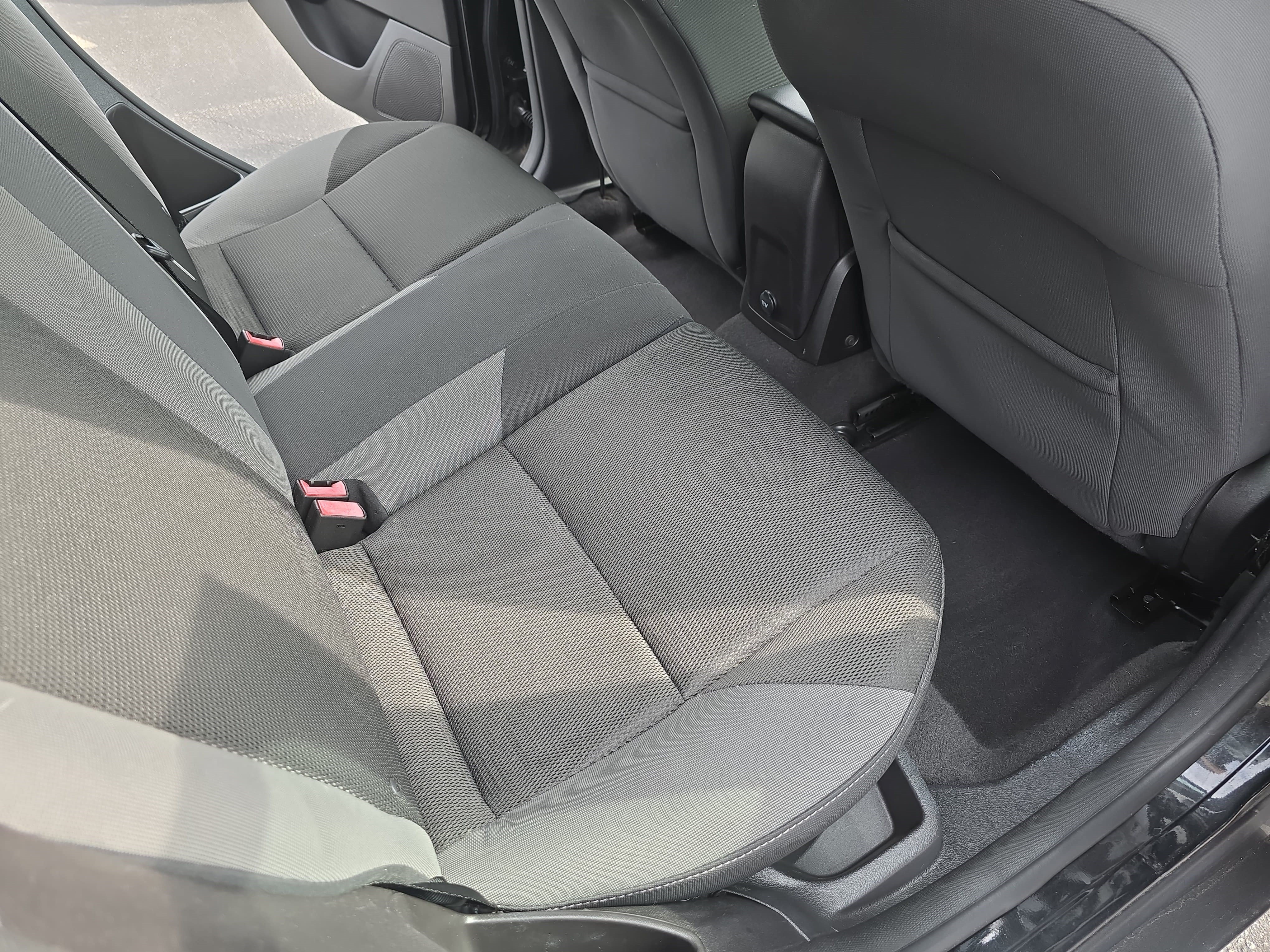 Used 2014 Ford Focus SE FWD image 11