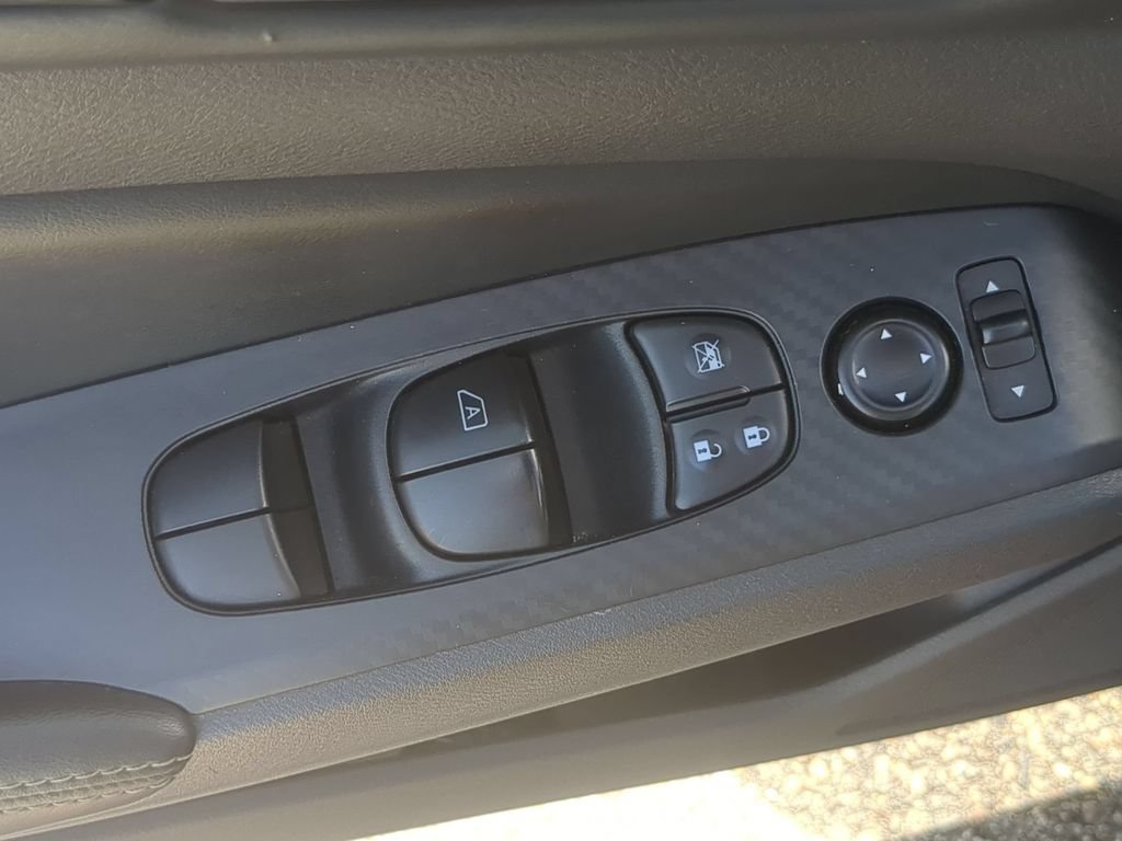 Used 2025 Nissan Altima 2.5 SV FWD image 14