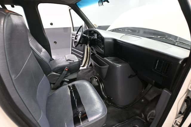 Used 1995 Ford E-150 and Econoline 150 Club Wagon RWD image 36