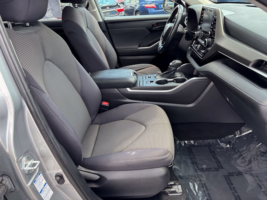 Used 2021 Toyota Highlander LE AWD/4WD image 34