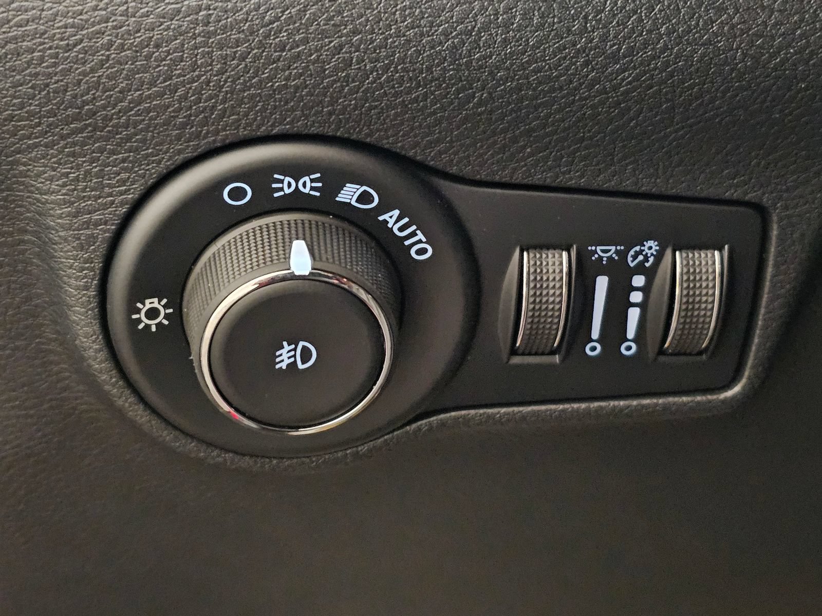 New 2026 Jeep Compass Latitude AWD/4WD image 24