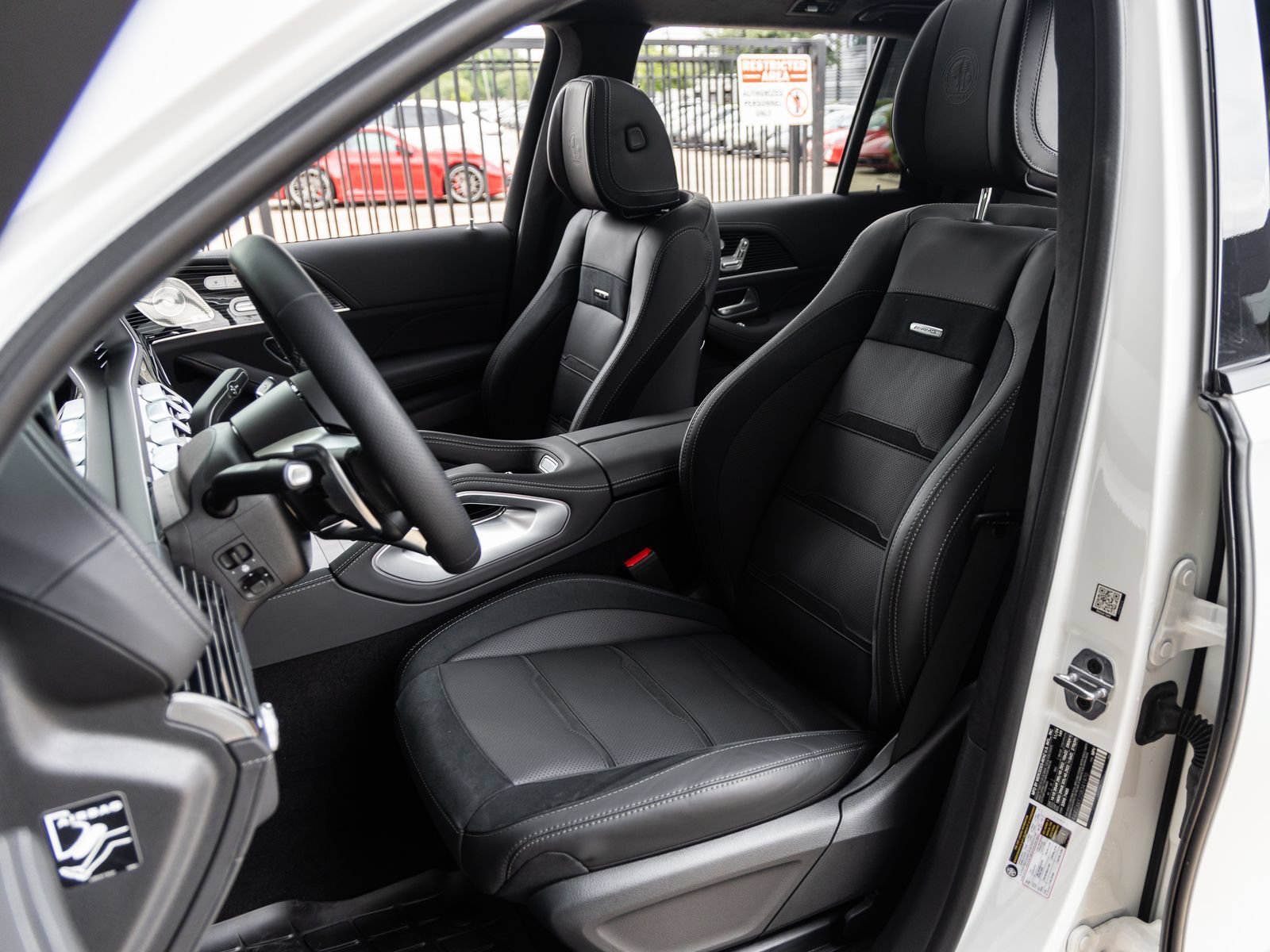 Used 2025 Mercedes-Benz GLS 63 AMG 4MATIC image 23