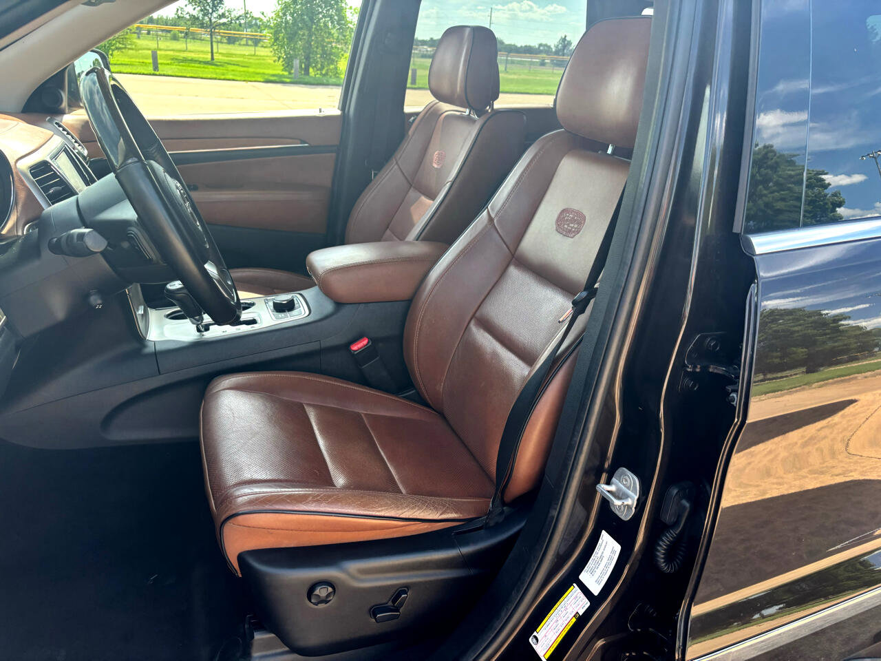 Used 2011 Jeep Grand Cherokee Overland Summit image 11