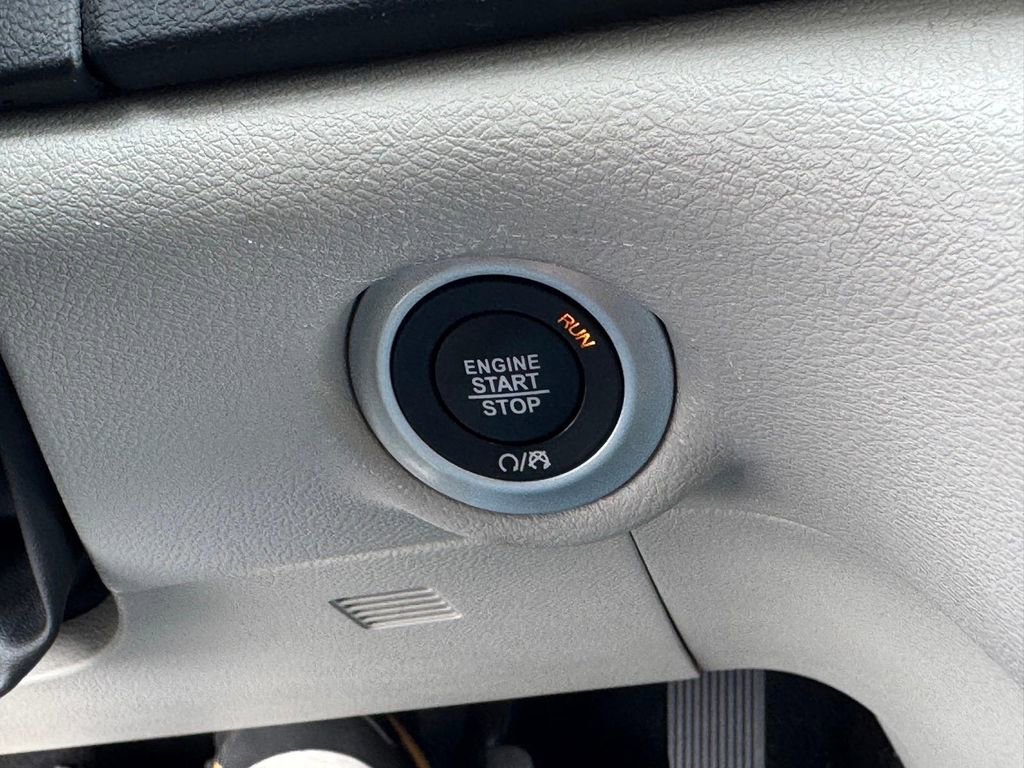 Used 2024 Chrysler Pacifica Touring-L image 23