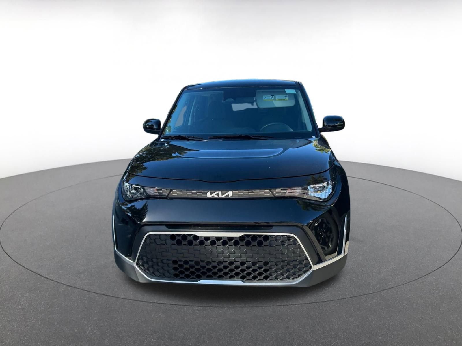 Used 2025 Kia Soul LX w/ LX Technology Package image 2