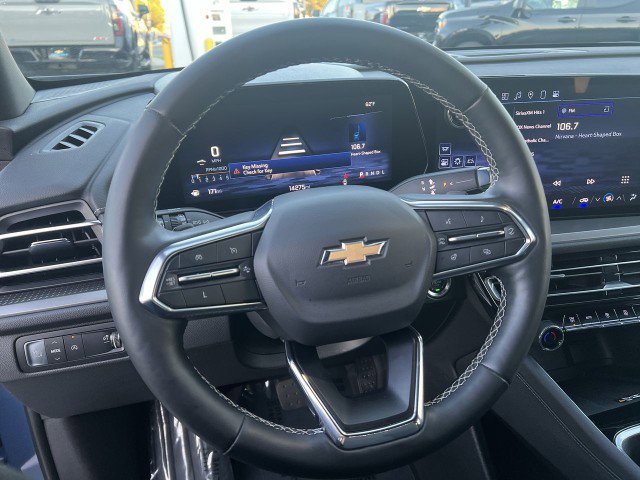 Used 2025 Chevrolet Traverse LT image 11