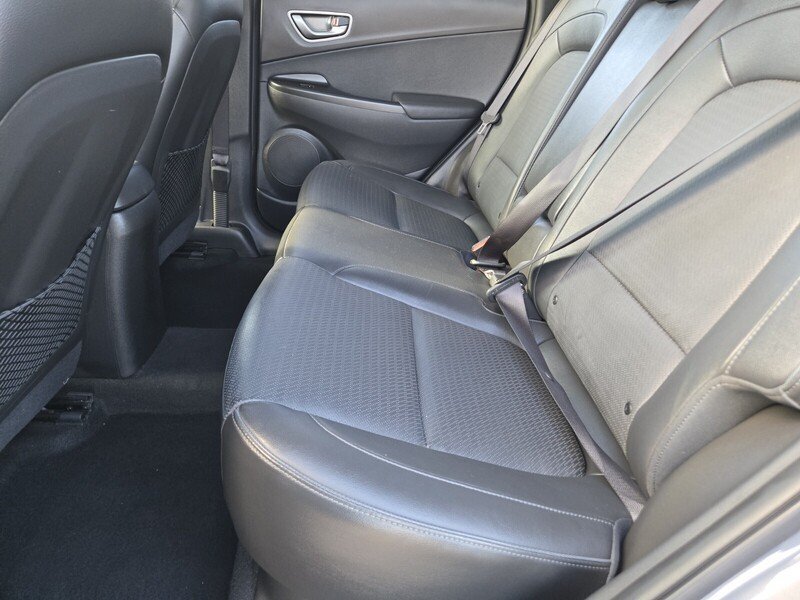 Used 2021 Hyundai Kona Limited w/ Cargo Package FWD image 11