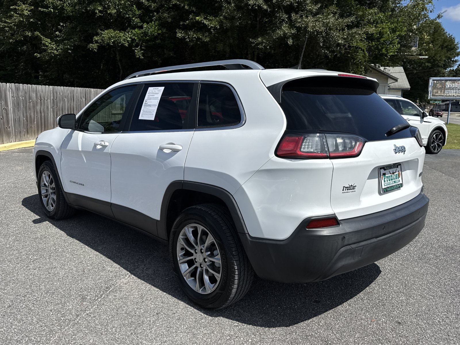 Used 2021 Jeep Cherokee Latitude Plus FWD image 4