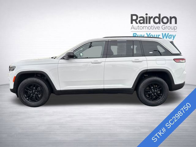 Used 2025 Jeep Grand Cherokee Laredo image 4