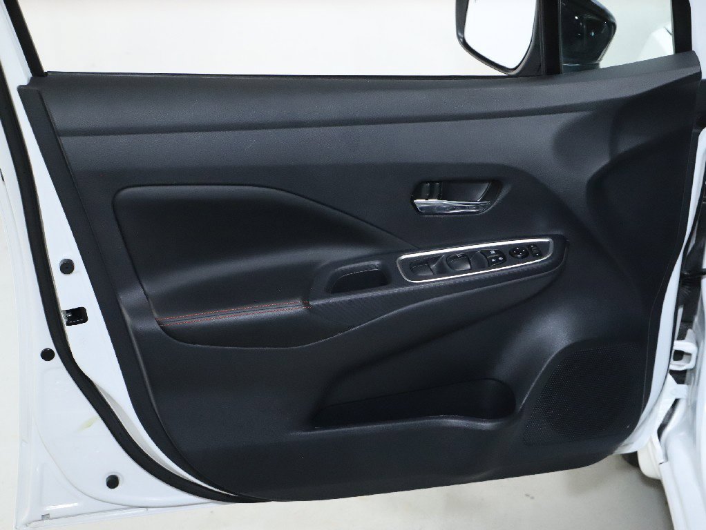 Used 2025 Nissan Versa SR w/ Trunk Package FWD image 15
