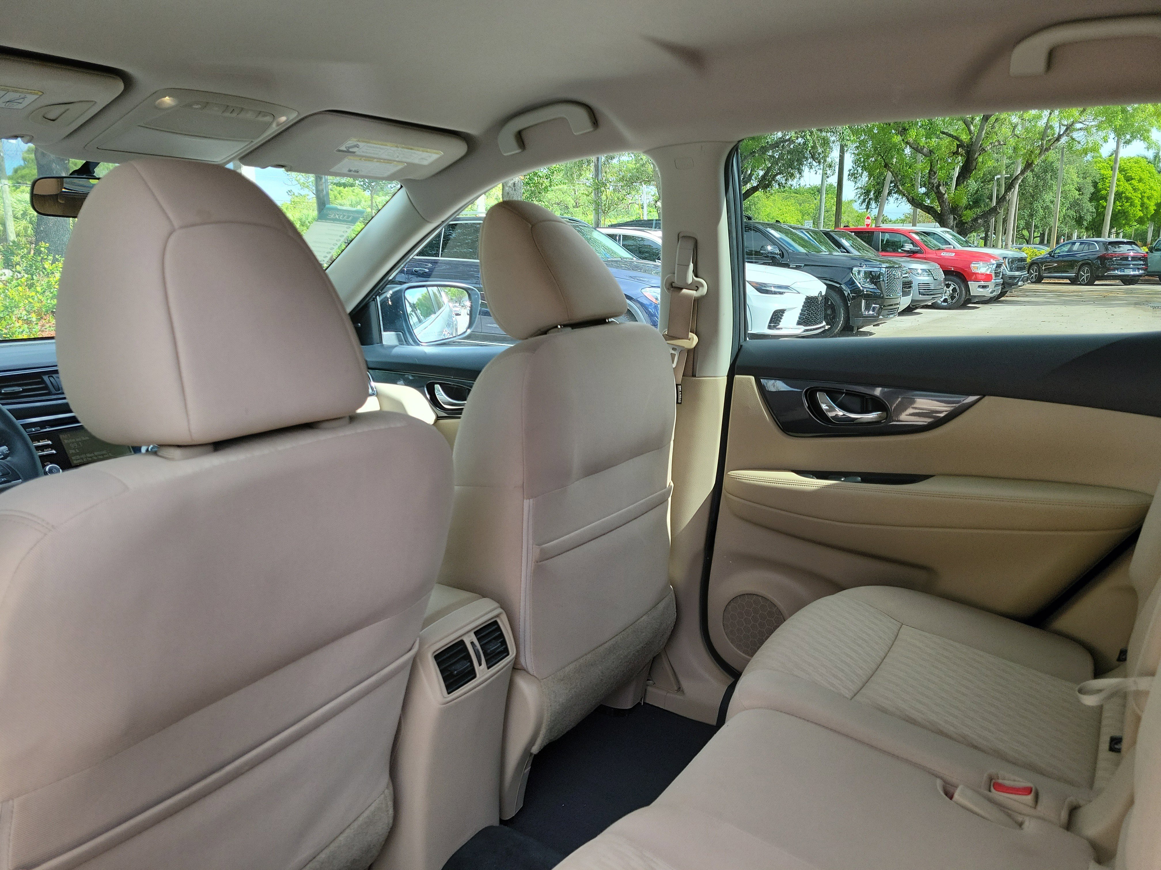 Used 2017 Nissan Rogue SV FWD image 12