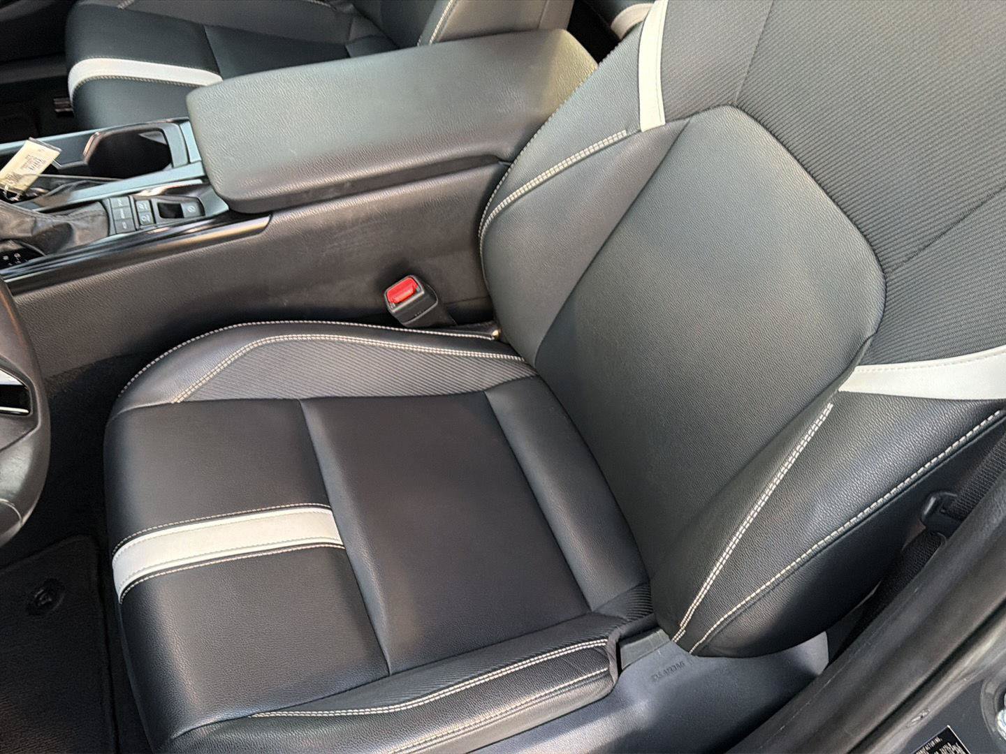Used 2025 Toyota Camry SE FWD image 29