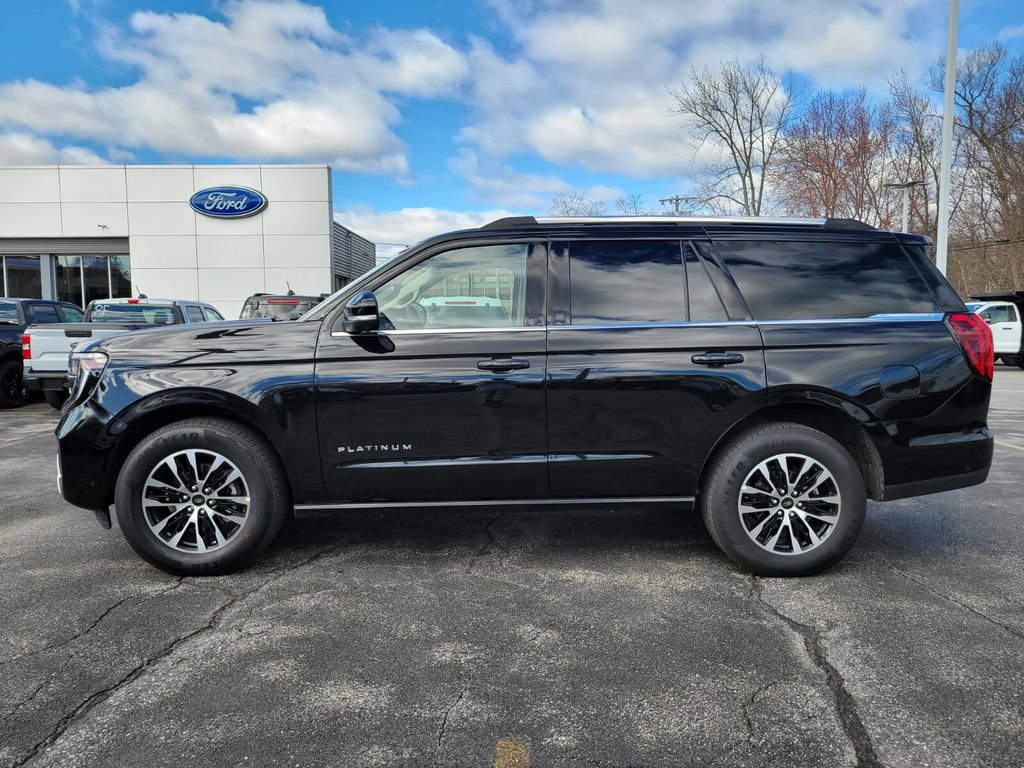 Used 2025 Ford Expedition Platinum image 2