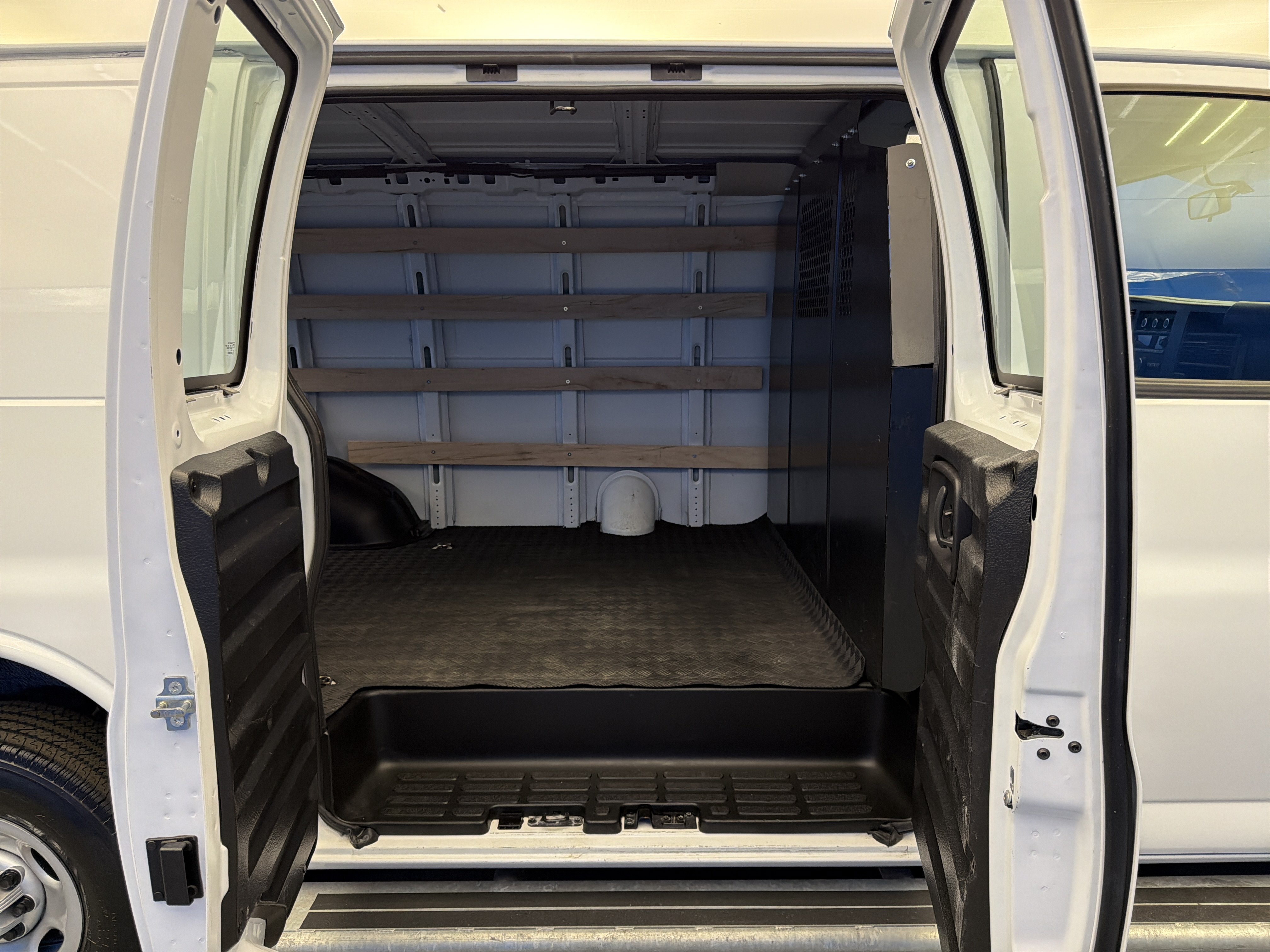 Used 2024 Chevrolet Express 2500 w/ Driver Convenience Package RWD image 23