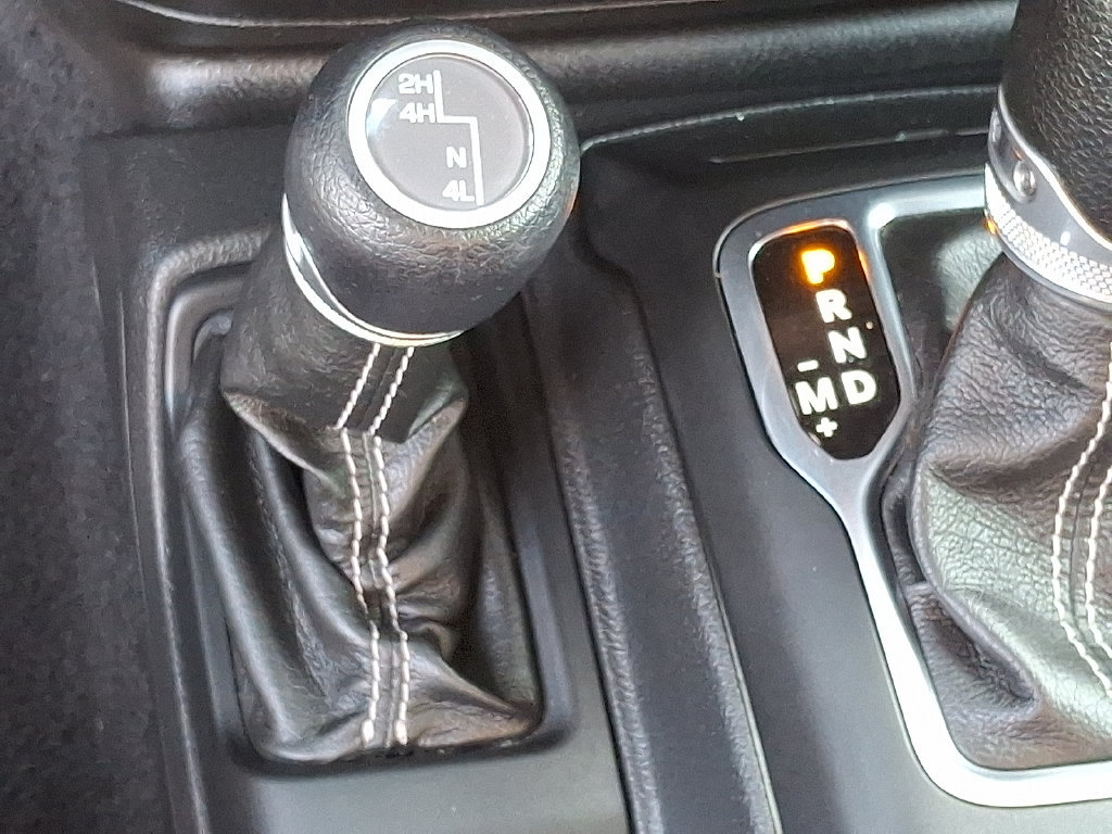 Used 2022 Jeep Wrangler Unlimited Sahara w/ Cold Weather Group AWD/4WD image 26