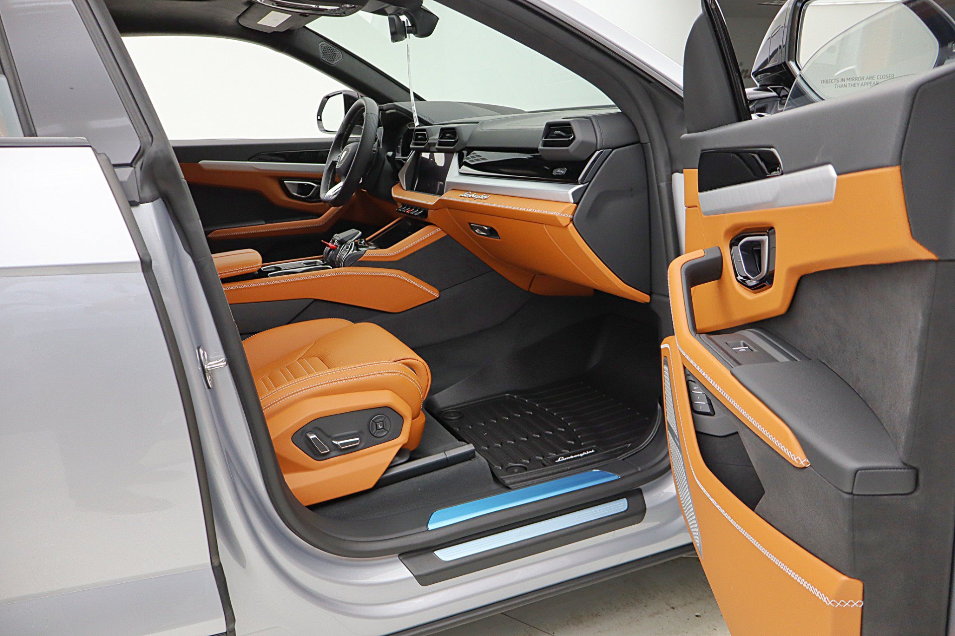 Used 2026 Lamborghini Urus SE AWD/4WD image 40