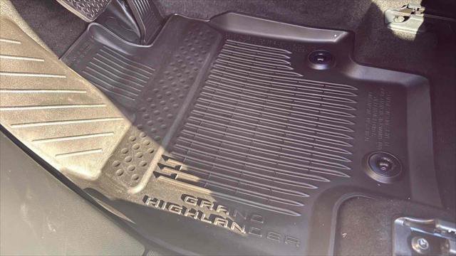 Used 2024 Toyota Grand Highlander XLE image 15