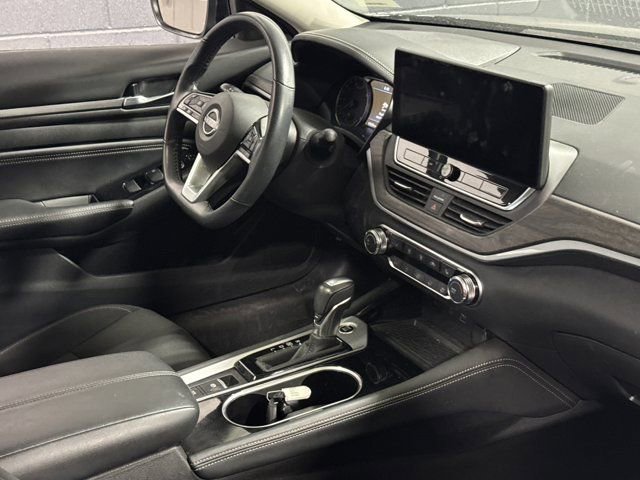 Used 2023 Nissan Altima 2.5 SV w/ SV Premium Package image 16