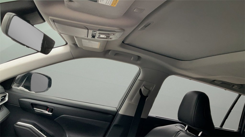 Used 2020 Toyota Highlander XLE image 17