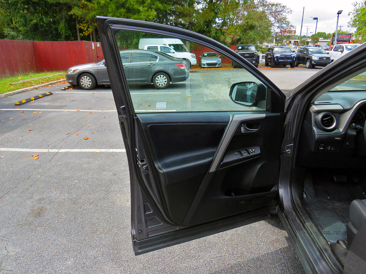 Used 2018 Toyota RAV4 XLE image 13