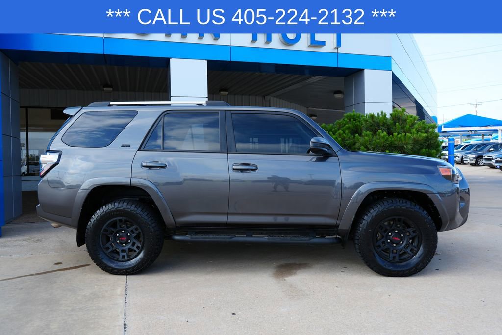Used 2023 Toyota 4Runner SR5 AWD/4WD image 9