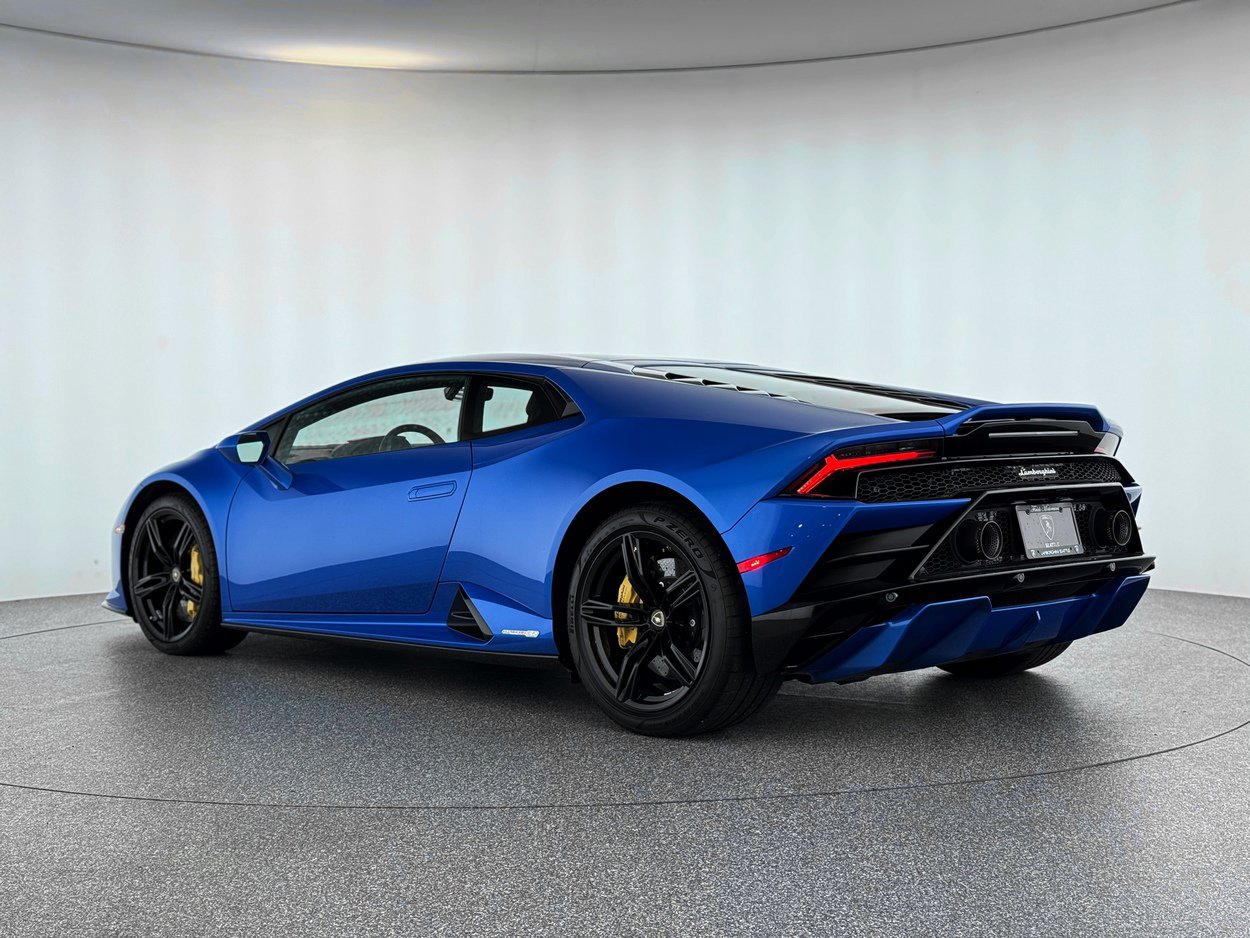 Used 2020 Lamborghini Huracan EVO image 3