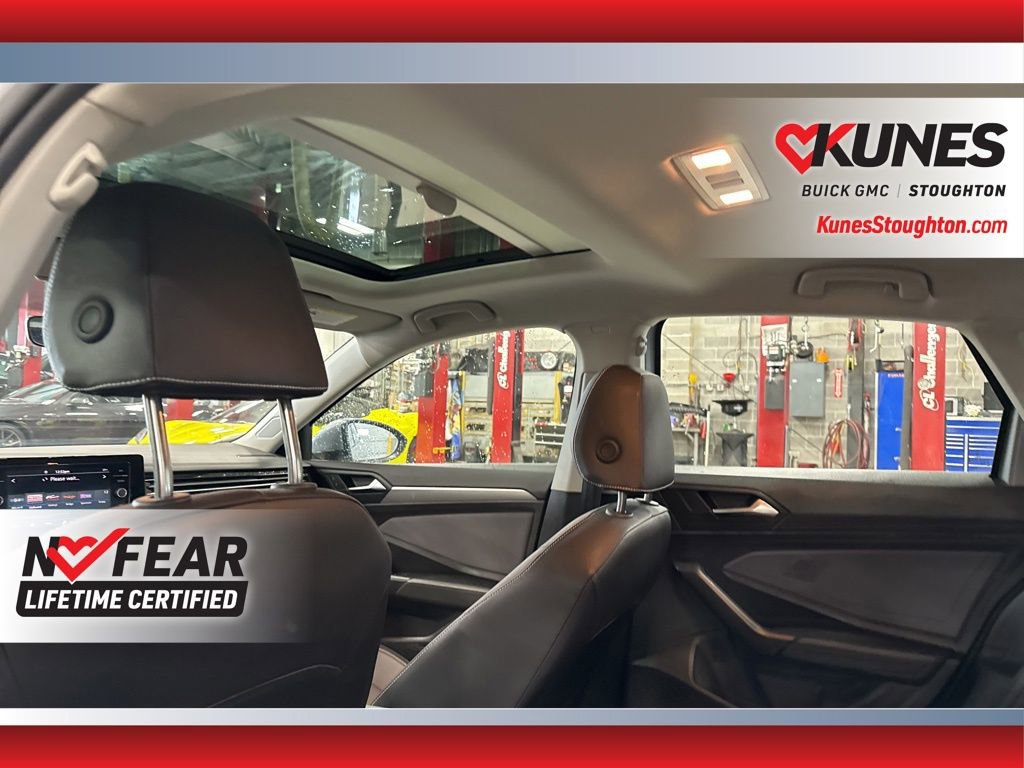 Used 2025 Volkswagen Jetta SE image 32