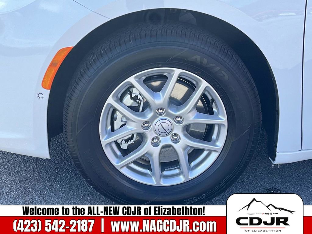 New 2026 Chrysler Pacifica Select image 11