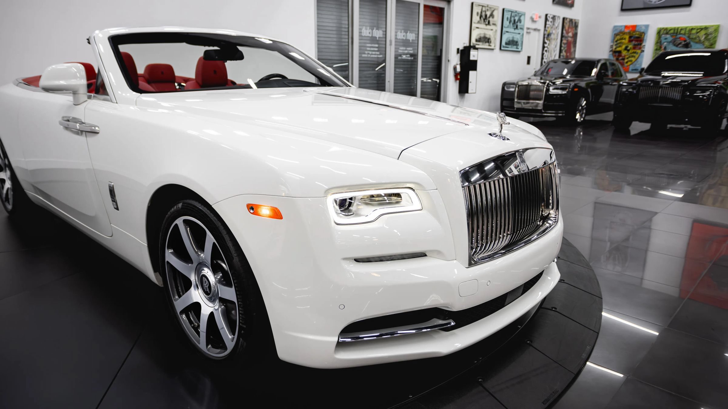 Used 2017 Rolls-Royce Dawn RWD image 29