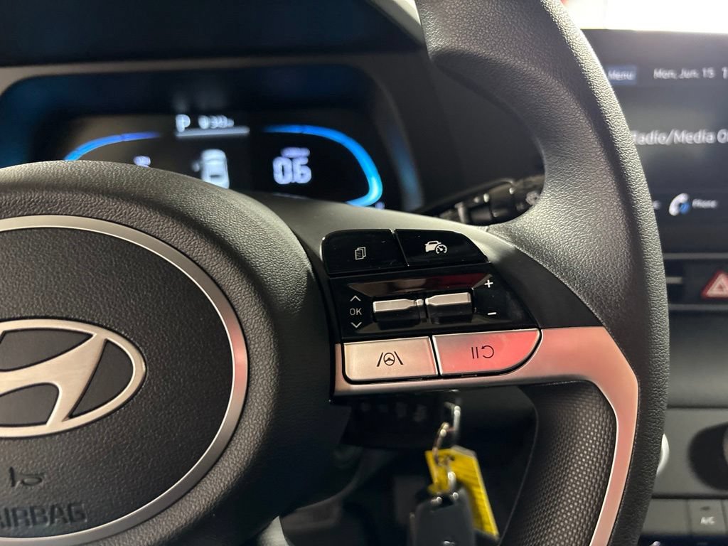 Certified 2025 Hyundai Elantra SE FWD image 15